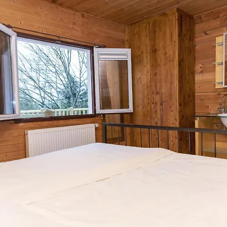 Cosy In Odeigne With Jacuzzi