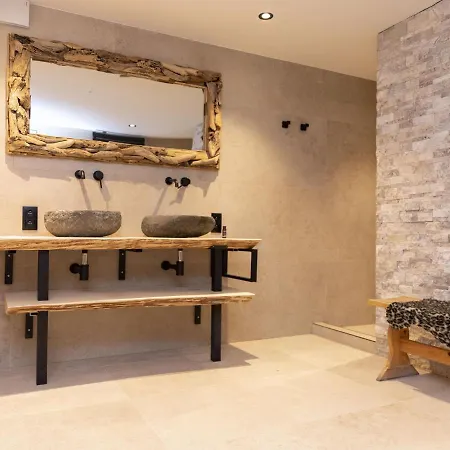 Cosy In Odeigne With Jacuzzi Chalet